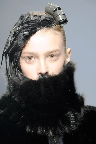 Look 100